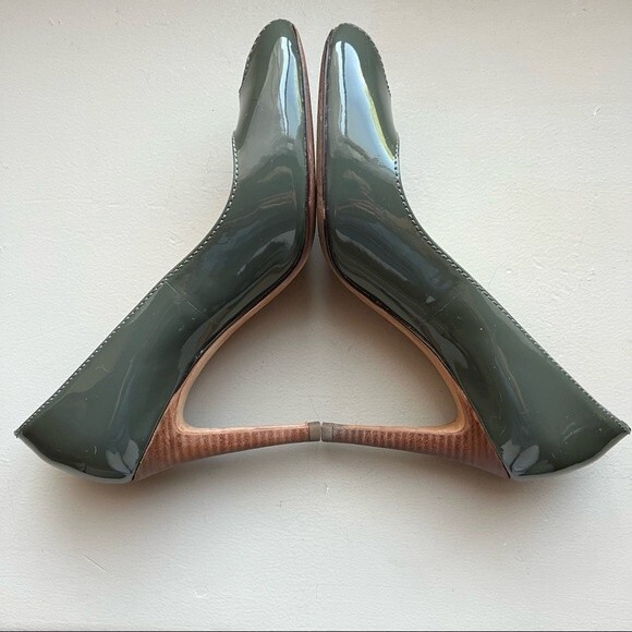Report Signature Mossy Greenish Gray Patent Leather Peep Toe Heel Pump Women 8 - Picture 3 of 10